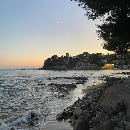 Au Coeur Du Village Et Proche Bord De Διαμέρισμα *